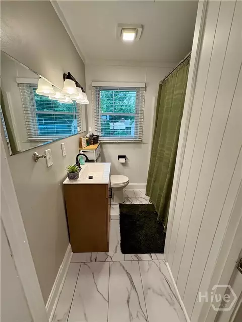 Bath - 199 Harris St, Toccoa, GA 30577 photo 1 of 1