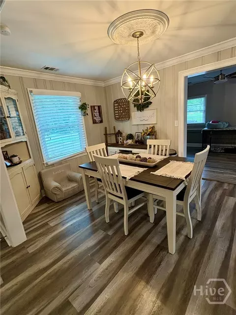 Dining - 199 Harris St, Toccoa, GA 30577 photo 1 of 3