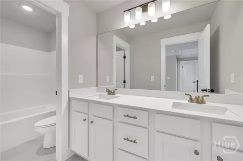 Bath - 231 Marable St E, Monroe, GA 30655 photo 3 of 3