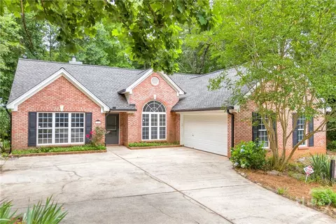 271 Jackson Park Dr, Hoschton, GA 30548