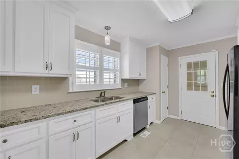 Kitchen - 167 Mccarty Dodd Rd, Colbert, GA 30628 photo 2 of 6