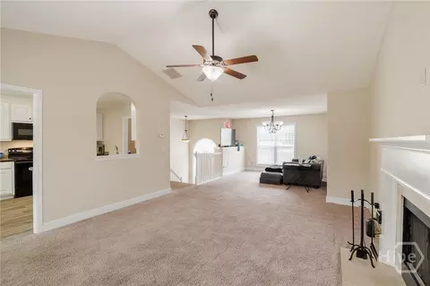 Living - 295 Jeremy Dr, Colbert, GA 30628 photo 3 of 5