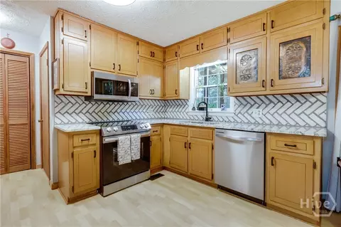 Kitchen - 3383 Wolf Dr, Gainesville, GA 30506 photo 3 of 5