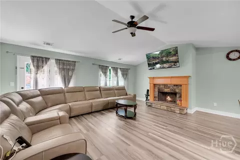 Living - 160 Morgan Way, Colbert, GA 30628 photo 3 of 3