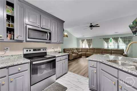 Kitchen - 160 Morgan Way, Colbert, GA 30628 photo 4 of 4