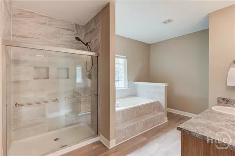 Bath - 165 John Sharp Rd, Colbert, GA 30628 photo 1 of 3