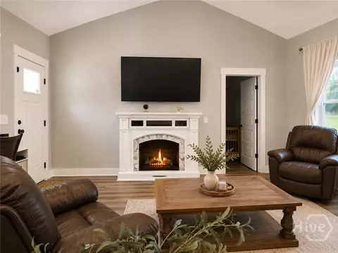 Living - 521 Borders, Commerce, GA 30530 photo 4 of 4