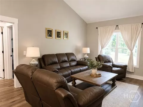 Living - 521 Borders, Commerce, GA 30530 photo 2 of 4