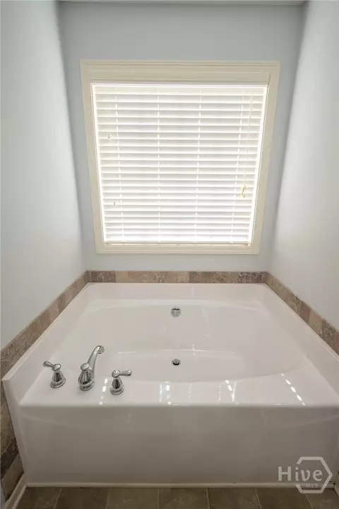 Bath - 168 Putters Dr, Athens, GA 30607 photo 2 of 3