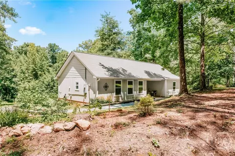 Exterior - 72 Terry Dee Ln, Colbert, GA 30628 photo 3 of 7