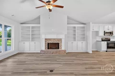Living - 44 Syacmore Dr #17, Colbert, GA 30628 photo 2 of 3