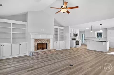 Living - 44 Syacmore Dr #17, Colbert, GA 30628 photo 1 of 3