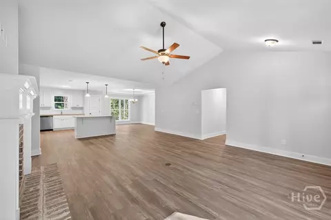 Living - 71 Syacmore Dr #20, Colbert, GA 30628 photo 4 of 5