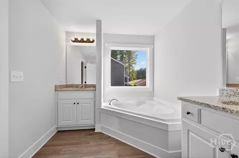 Bath - 71 Syacmore Dr #20, Colbert, GA 30628 photo 3 of 4