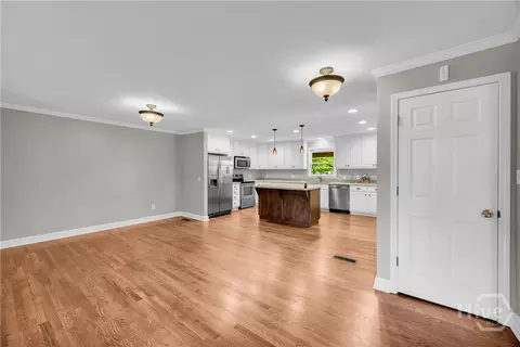 Living - 45 Smith Overhead Bridge Rd, Commerce, GA 30530 photo 3 of 8