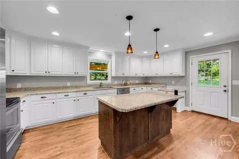 Kitchen - 45 Smith Overhead Bridge Rd, Commerce, GA 30530 photo 2 of 3