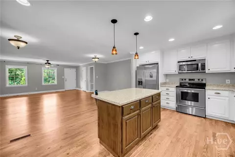 Living - 45 Smith Overhead Bridge Rd, Commerce, GA 30530 photo 5 of 8
