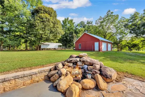 Exterior - 45 Smith Overhead Bridge Rd, Commerce, GA 30530 photo 10 of 17