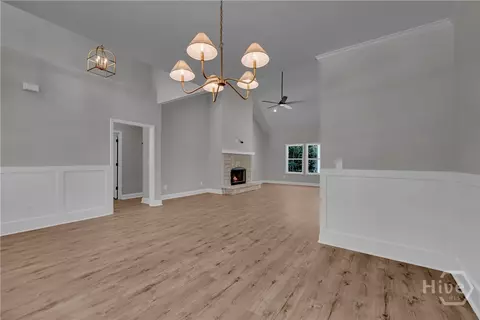 Living - 105 Carlan Rd, Commerce, GA 30530 photo 4 of 5