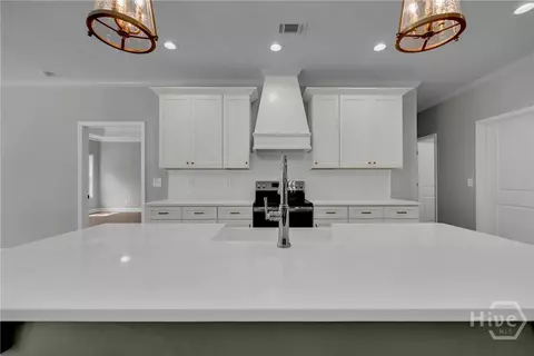 Kitchen - 105 Carlan Rd, Commerce, GA 30530 photo 4 of 6
