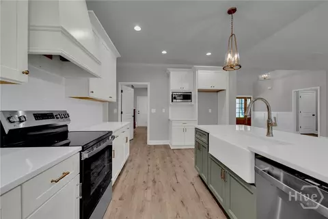 Kitchen - 105 Carlan Rd, Commerce, GA 30530 photo 6 of 6