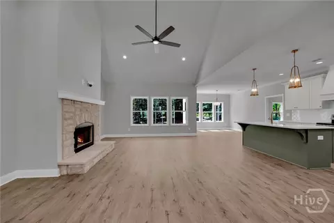 Living - 105 Carlan Rd, Commerce, GA 30530 photo 2 of 5