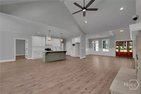 Living - 105 Carlan Rd, Commerce, GA 30530 photo 5 of 5