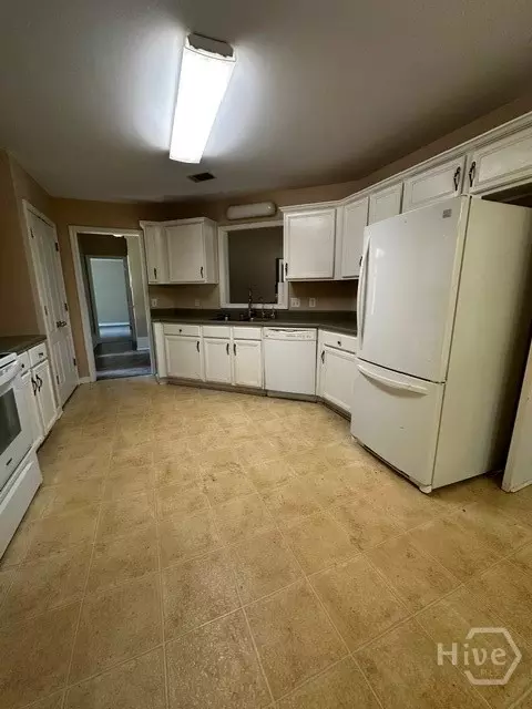 Kitchen - 260 Westgate Dr, Athens, GA 30607 photo 2 of 2