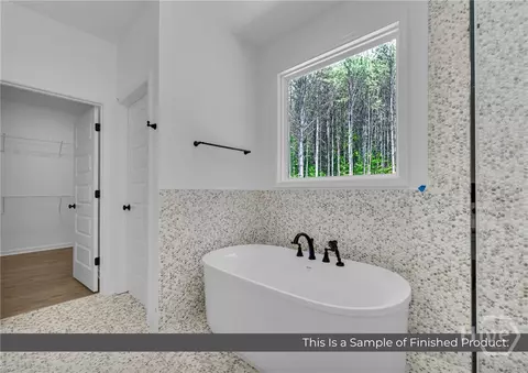 Bath - 754 Bellamy Rd, Lula, GA 30554 photo 6 of 6