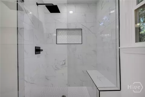 Bath - 140 Benjamin Dr, Athens, GA 30606 photo 2 of 4