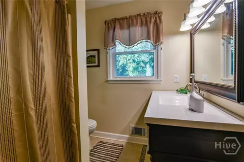 Bath - 104 Goddard Rd, Athens, GA 30607 photo 2 of 3
