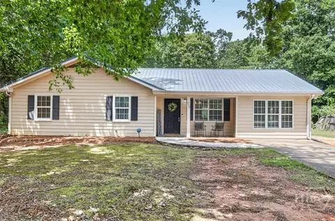 216 Brooks Ln, Winder, GA 30680