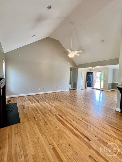 Living - 75 Kristin Ct, Colbert, GA 30628 photo 3 of 4