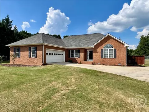Exterior - 75 Kristin Ct, Colbert, GA 30628 photo 2 of 9