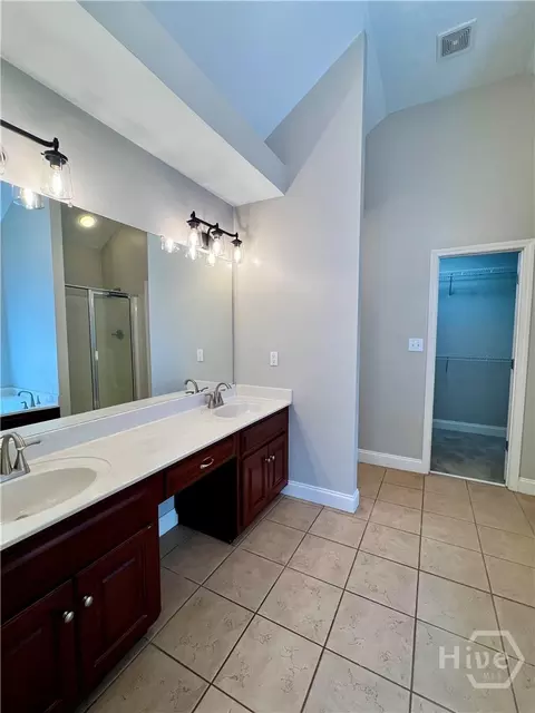 Bath - 75 Kristin Ct, Colbert, GA 30628 photo 1 of 6