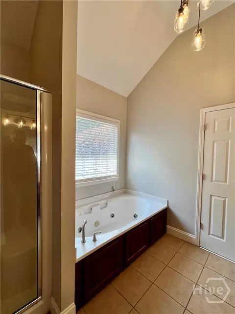 Bath - 75 Kristin Ct, Colbert, GA 30628 photo 2 of 6