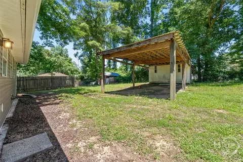 Exterior - 566 Shadowmoor Cir, Thomson, GA 30824 photo 7 of 9