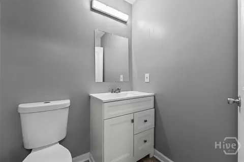 Bath - 566 Shadowmoor Cir, Thomson, GA 30824 photo 2 of 3