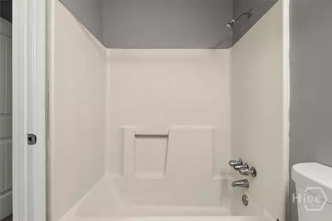 Bath - 566 Shadowmoor Cir, Thomson, GA 30824 photo 3 of 3