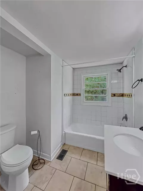 Bath - 1748 Broad St E, Athens, GA 30601 photo 2 of 2