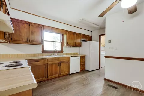 Kitchen - 110 Flannigans Pl, Athens, GA 30605 photo 3 of 3