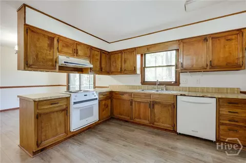 Kitchen - 110 Flannigans Pl, Athens, GA 30605 photo 1 of 3