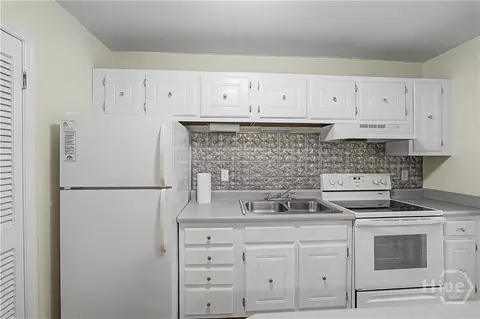 Kitchen - 159 E Cloverhurst Ave, Athens, GA 30605 photo 2 of 2