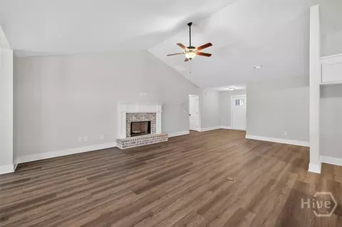 Living - 108 Sycamore Dr #19, Colbert, GA 30628 photo 5 of 6