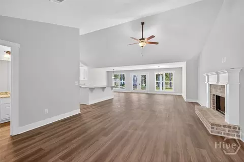 Living - 108 Sycamore Dr #19, Colbert, GA 30628 photo 1 of 6