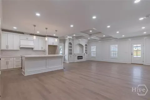 Living - 540 Sunset Ave, Comer, GA 30629 photo 6 of 10