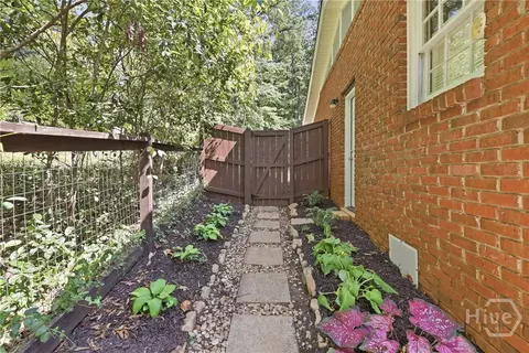 Exterior - 120 Maple Ln, Athens, GA 30606 photo 6 of 11