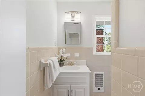 Bath - 120 Maple Ln, Athens, GA 30606 photo 4 of 6