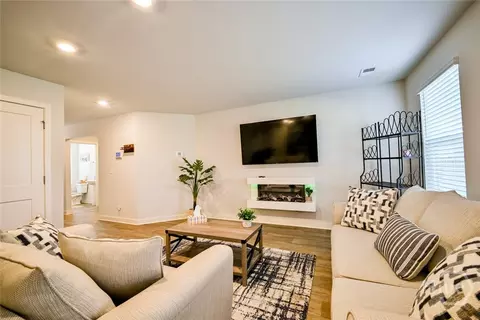 Living - 103 Clarks Ct, Jackson, GA 30233 photo 2 of 2