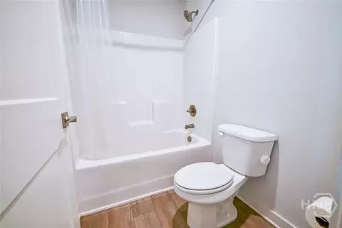 Bath - 103 Clarks Ct, Jackson, GA 30233 photo 4 of 6